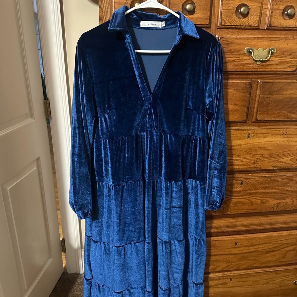 Large blue Maxi style velour dress/New, never worn